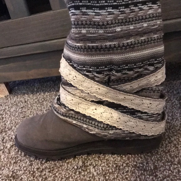 Grey Laced Mukluks - Picture 4 of 7